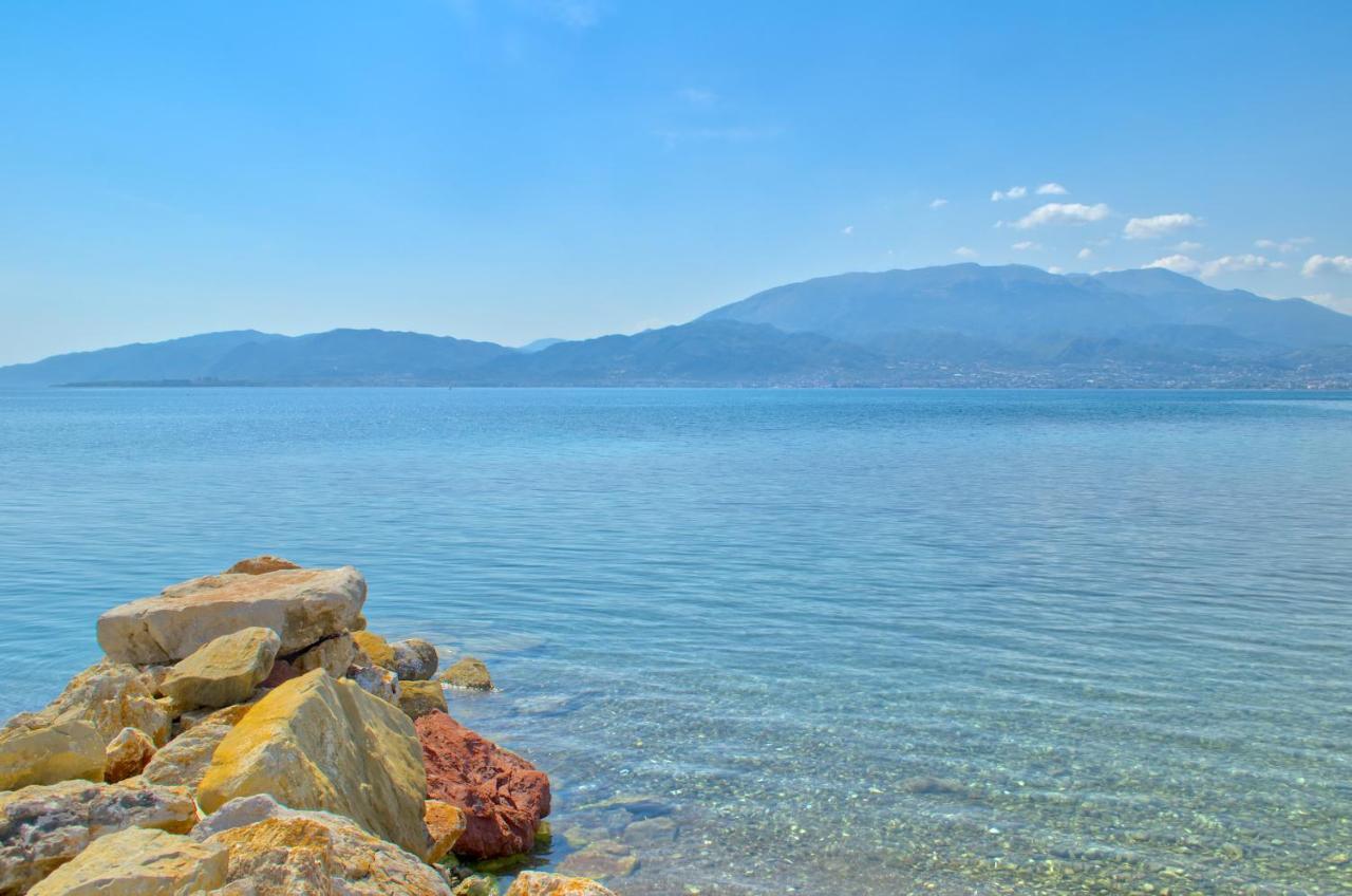 Epipleon Luxury Suites -105- Δωμάτιο 35Τμ Με Βεράντα 35Τμ Μπροστά Στη Θάλασσα Навпакт Екстер'єр фото